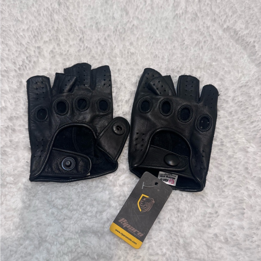 Black Fingerless Leather Gloves